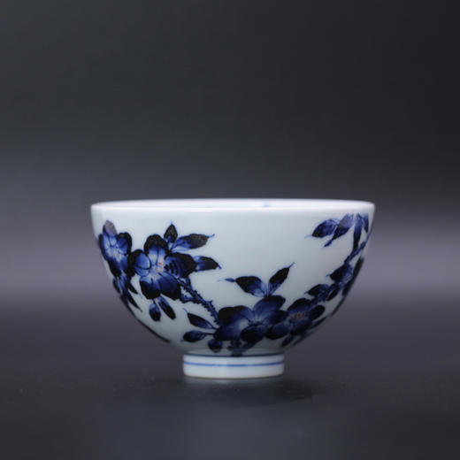 歳合山房俞强款青花釉里红花朝月夕鸡心杯 商品图0