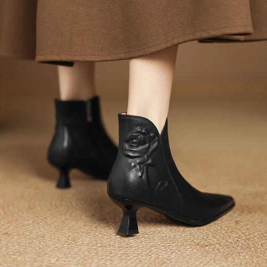 【预售5天】头层牛皮尖头短靴女新款法式复古细跟纯色加绒时装靴瘦瘦靴DS&632 商品图4
