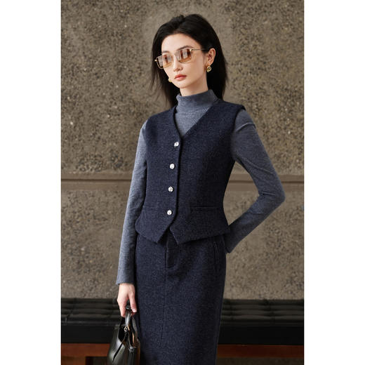 米思阳2025秋冬新款通勤职业OL羊毛保暖内搭磨毛马甲+磨毛半身裙女5326（单拍） 商品图4