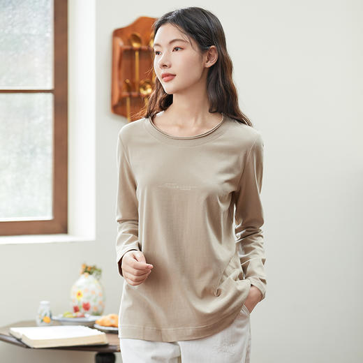 Famecoco范可儿全棉正肩长袖t恤女秋季字母印花长袖打底套头上衣DAB6BB004 商品图3