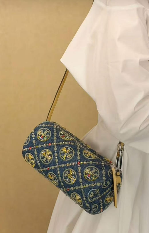 折扣￥2899🇺🇸直邮，Tory burch 专柜限量新款Monogram 笔筒包巴比龙，复古牛仔logo镶嵌不规则blingbling的水钻，超级精致！！ 商品图6