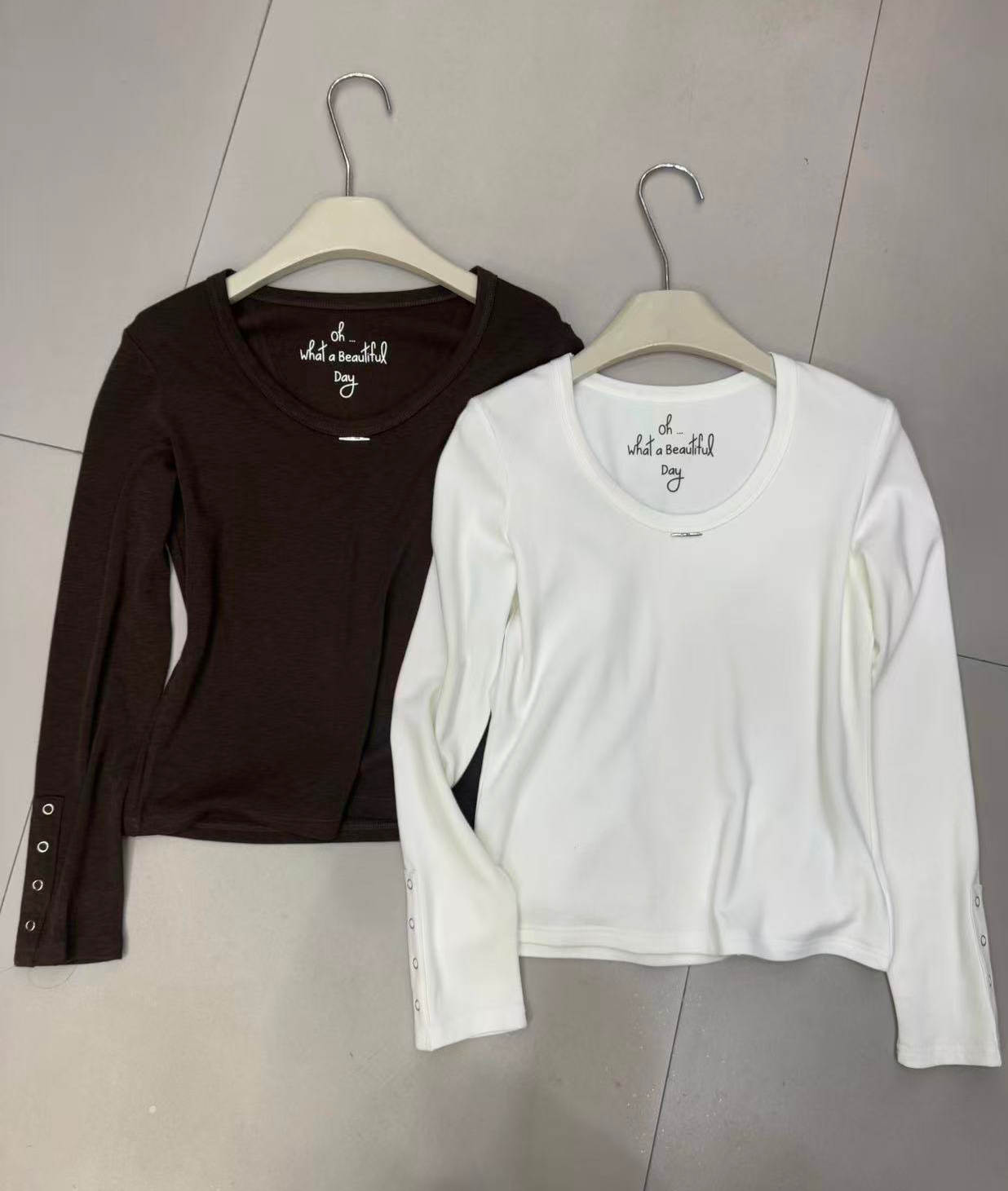 【门店同款】ENJOY冬季“游牧漫寻”小银标圆领T 167749890