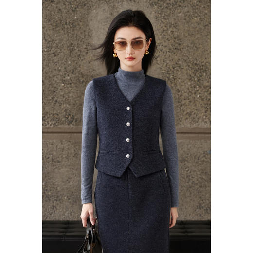 米思阳2025秋冬新款通勤职业OL羊毛保暖内搭磨毛马甲+磨毛半身裙女5326（单拍） 商品图2