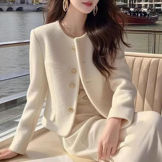 气质名媛气质排扣上衣，独特超好看小香风白色外套 商品图1