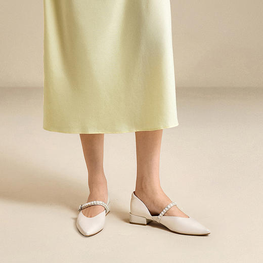 千百度低跟玛丽珍时装凉鞋女尖头扣饰通勤浅口单鞋A25269613 商品图4