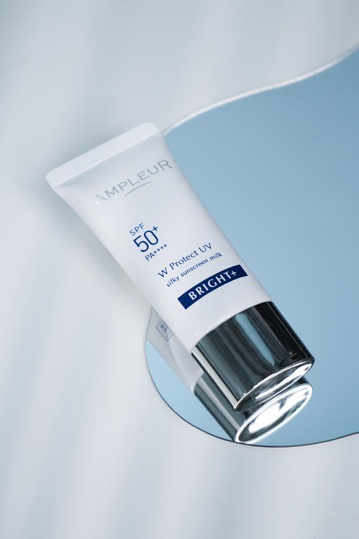 效期至28年7月！！！AMPLEUR水润亮白清透防晒乳30g和樱花肤感大防晒50g 商品图1
