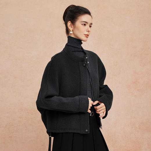 QH906斯尔丽2025新款宽松版时尚减龄显高经典小立领双面呢短款羊毛大衣 商品图2