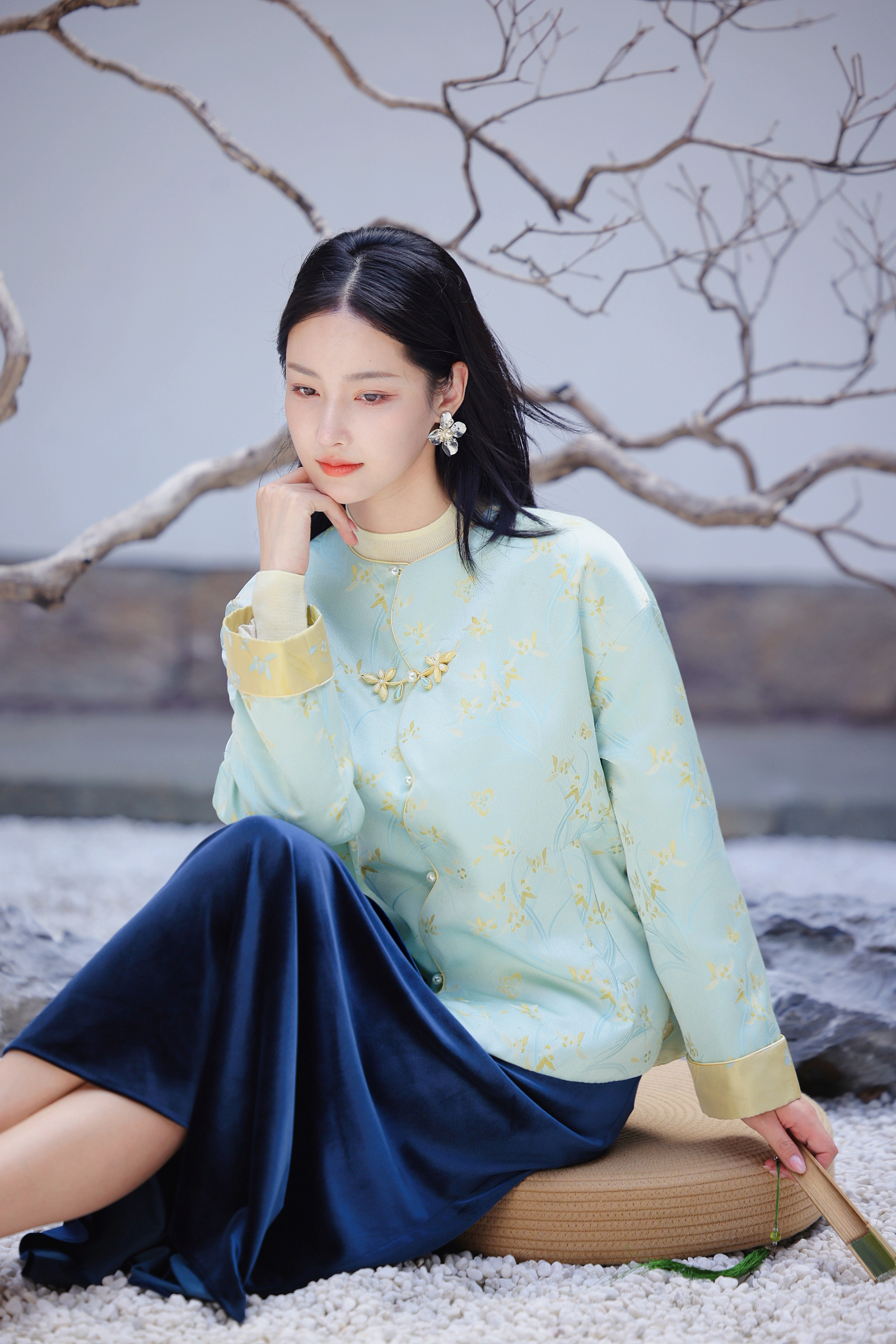 逸红颜明月优选#蝶舞兰心·浅蓝韵境『蝶兰』冬日淡彩色 新中式东方美人轻盈棉服