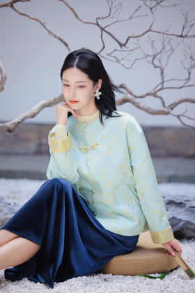 逸红颜明月优选#蝶舞兰心·浅蓝韵境『蝶兰』冬日淡彩色 新中式东方美人轻盈棉服