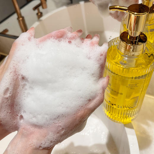 网红同款鱼子酱洗发水去头屑控油持久留香柔顺蓬松护发素沐浴露套装 商品图3