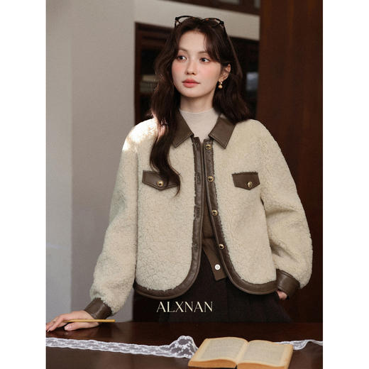 鹿向南「踏霜寻梅」米咖撞色短外套女秋冬新款小个子气质夹克上衣 商品图0