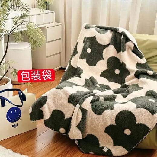 【爆品主推】法国Smiley双拼绒绒毯/⽺⽑奢绒盖毯/笑脸盖毯/蓬⽪杜联名半边绒毯！礼品袋包装🎁乔迁新婚送礼!简直不要太体面！人手几条❗️风靡全球53年｜ 商品图5