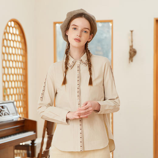 Famecoco范可儿杏色纯棉刺绣打底衬衫女长袖原创设计小众压褶衬衣F216BH026 商品图0
