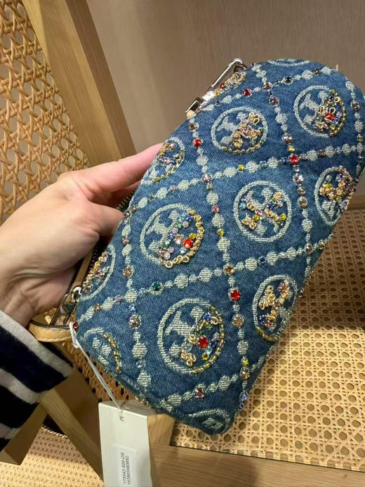 折扣￥2899🇺🇸直邮，Tory burch 专柜限量新款Monogram 笔筒包巴比龙，复古牛仔logo镶嵌不规则blingbling的水钻，超级精致！！ 商品图4