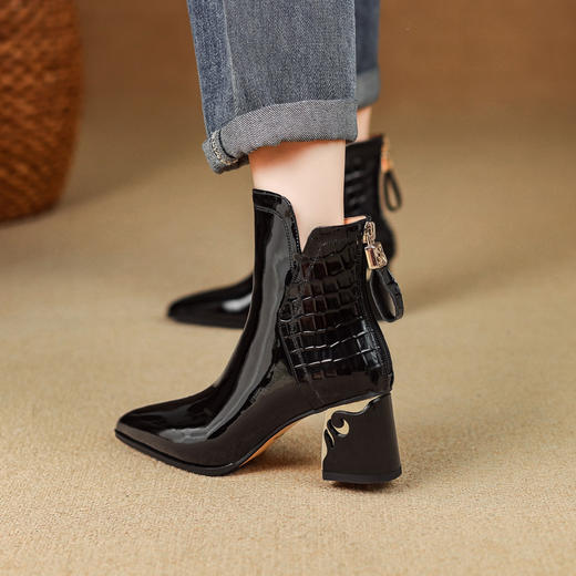 【预售5天】时尚粗跟切尔西靴女新款气质真皮尖头高跟马丁靴加绒短靴裸靴XME&898-822 商品图3