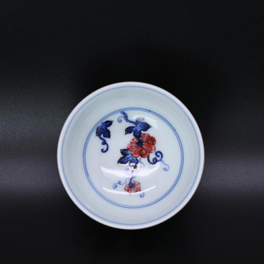 歳合山房俞强款青花釉里红根深叶茂儒士杯 商品图1