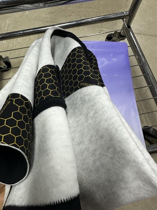 G647 Mi#ssW#iss 2025冬季奢金羊绒鲨鱼裤打底裤 商品图4