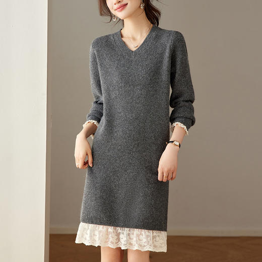 CC 8933蕾丝拼接打底衫中长款洋气加厚V领毛衣裙气质显瘦 商品图3