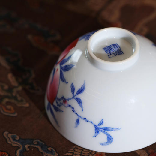 寒香慕古斗彩枝缀满桃鸡心杯（小号） 商品图2