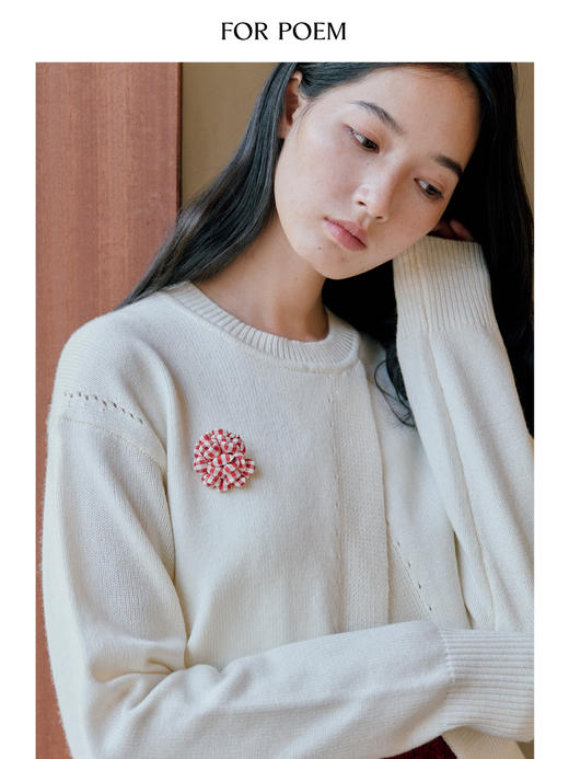 ForPoem 25/FW 原创设计斜襟圆领红白格纹花朵胸针两穿羊毛针织衫 商品图4