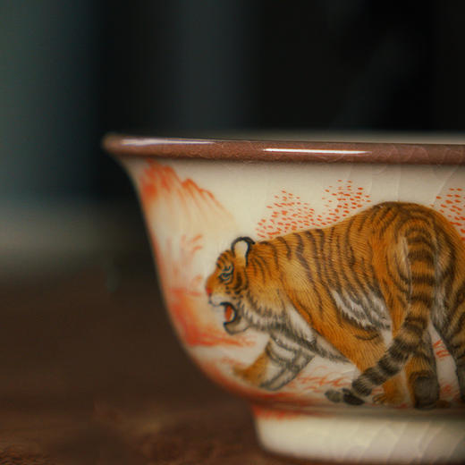 问鼎哥窑碎玉致巧款压手杯（虎威笙风） 商品图2