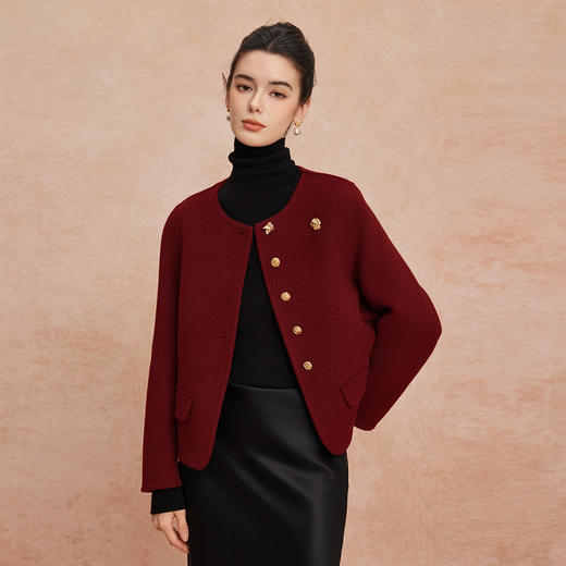 QH904斯尔丽2025新款双面呢手感滑爽软糯小香风异形扣时尚短款羊毛大衣 商品图5