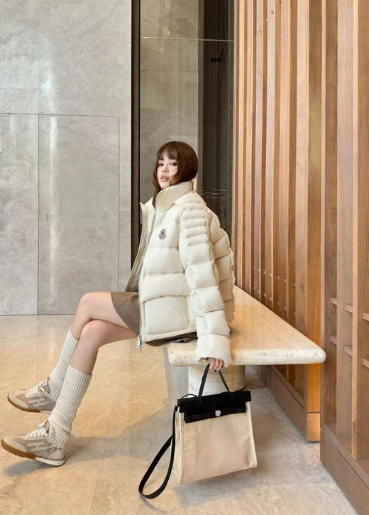 XY21-蒙口 x C R瑞希联名 梦幻阶梯羽绒服（SS） 商品图3