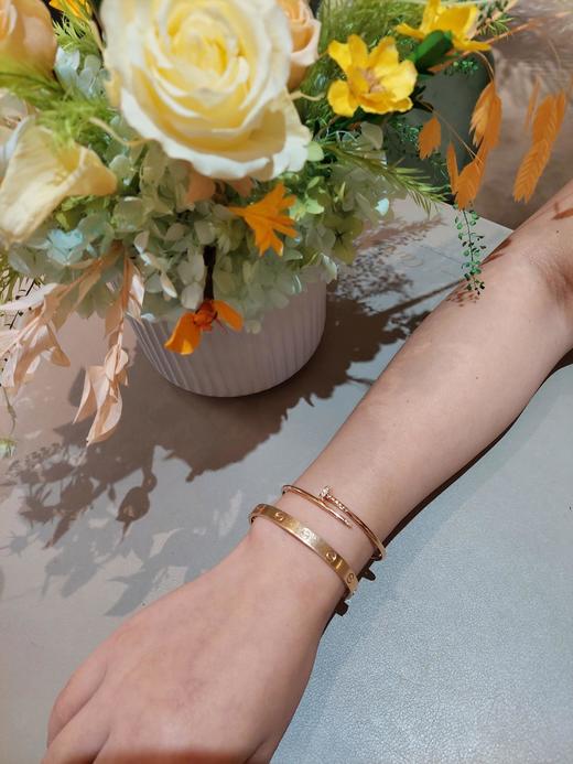 独家对版CNC数控精雕 精工高定  卡地亚Cartier钻款钉子手镯 经典无需多言了 “简约、个性迷人”保持原系列力量自由感输出的同时，更深谙时髦叠戴，搭配各系手链，展现不一样的你。 商品图2