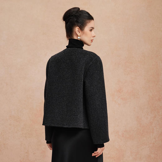 QH904斯尔丽2025新款双面呢手感滑爽软糯小香风异形扣时尚短款羊毛大衣 商品图13