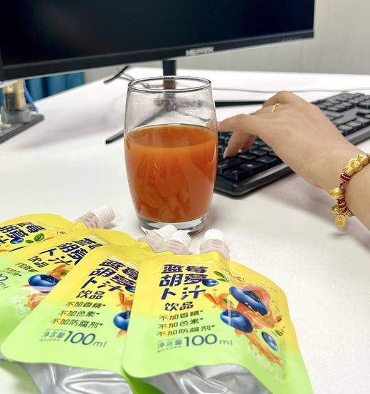 「沫小言 蓝莓胡萝卜汁」天然配方，纯净无添加 花青素+β-胡萝卜素组合- ✅用料上原果汁含量100% ✅它的配料只有蓝莓+胡萝卜+柠檬 商品图4