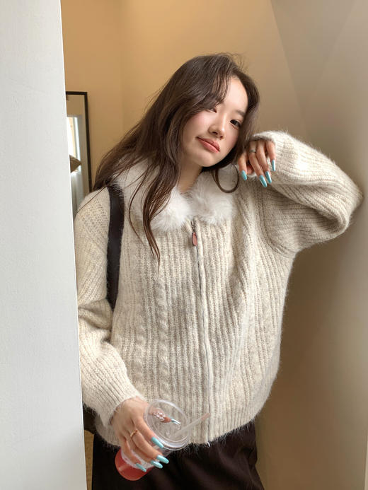 【YW】无忧购连帽毛领羊驼针织衫外套女秋冬款简约休闲开衫66179（截单后3-5天发货） 商品图1