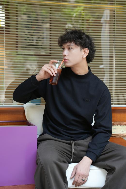 E541411148纯色中领长袖T恤 商品图3