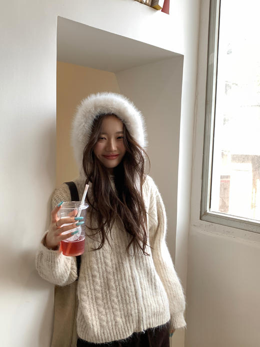 【YW】无忧购连帽毛领羊驼针织衫外套女秋冬款简约休闲开衫66179（截单后3-5天发货） 商品图9