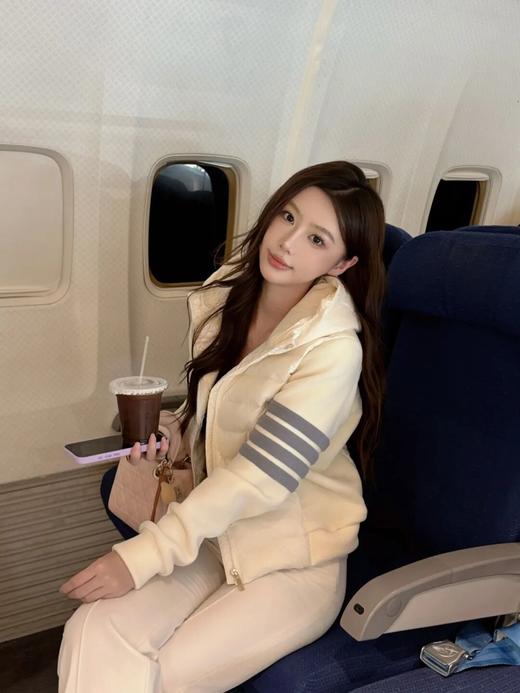 汤*布朗 400t高密度防风保暖功能性面料奥利绒四条杠女士轻便羽绒服 商品图3