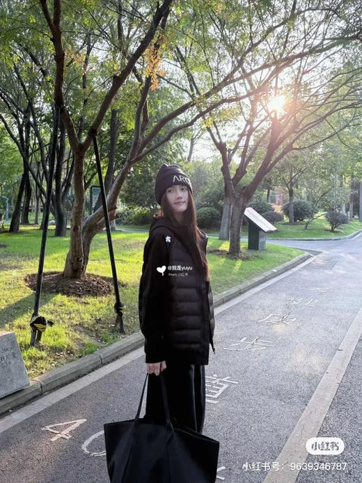 D桑特轻薄拼接连帽情侣羽绒服外套 商品图3