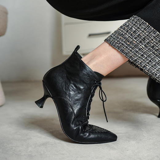 【预售5天】秋冬新款牛皮复古尖头显瘦时装靴系带加绒气质通勤细跟短靴女PS&PS2516 商品图1