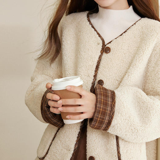 【年货节】熙世界【仿猫绒暖科技】小香风毛绒外套女高级感冬季保暖开衫上衣 商品图4