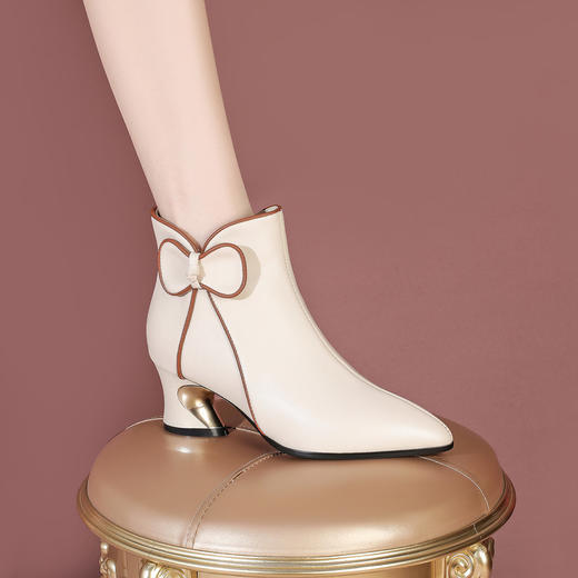 【预售5天】5.5cm高跟短靴女秋冬新款粗跟低筒靴子中跟单靴米白色牛皮女靴JLD&4060 商品图1