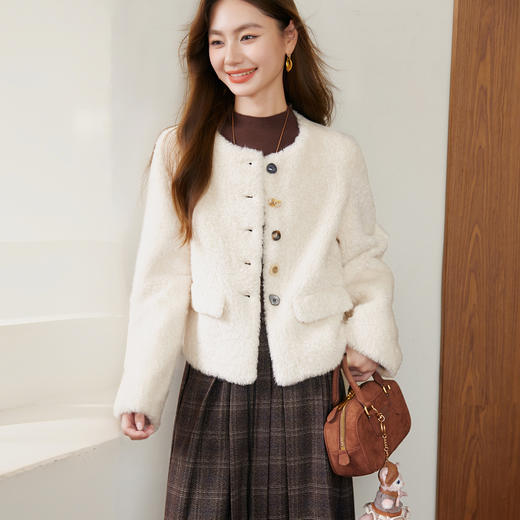 【年货节】熙世界小香风皮毛一体仿猫绒短外套女2025秋冬新款毛绒绒开衫上衣 商品图4