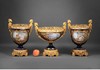 独角鹿西洋古董 19世纪末法国出品小天使铜鎏金精雕嵌花卉人物主题手绘描金装饰深蓝釉花盆三件套 商品缩略图1