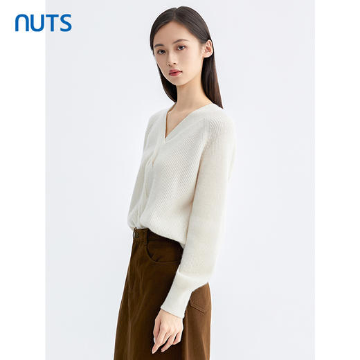 NUTS那时商场同款纯色设计感V领时尚长袖毛织套头衫女5490515A1 商品图2
