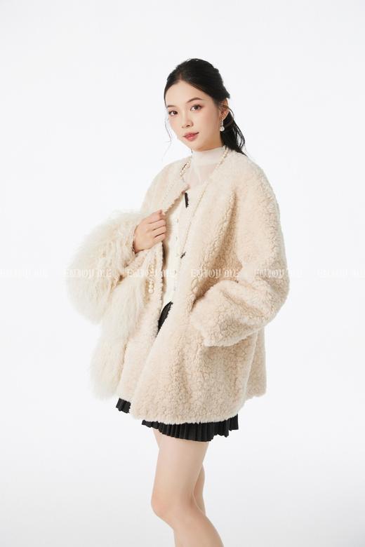 【门店同款】ENJOY冬季“暖冬软糖”长黑扣圆领外套 167750145 商品图1