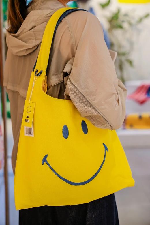 Lee×Smiley 笑脸托特包🔥风靡全球53年！法国国际潮流设计品牌Smiley×Lee联名款托特包系列😊真的巨好看！巨能装！容量党通勤党狂喜~ 商品图9