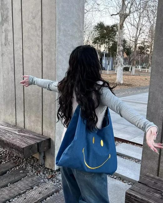 Lee×Smiley 笑脸托特包🔥风靡全球53年！法国国际潮流设计品牌Smiley×Lee联名款托特包系列😊真的巨好看！巨能装！容量党通勤党狂喜~ 商品图1