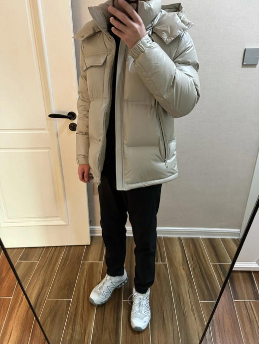  普拉达黑科技压胶羽绒外套（SS） 商品图4