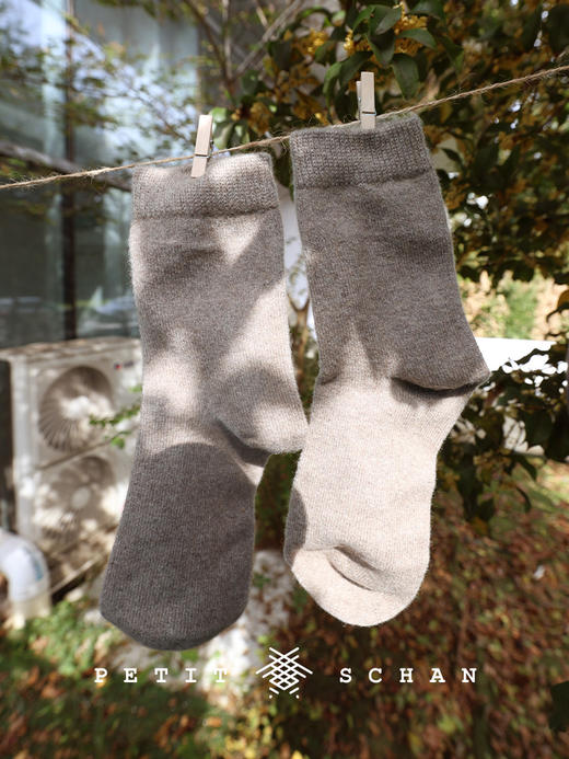 1999积分兑换 PETIT SCHAN小闪 暖冬 纯羊绒加厚秋冬中筒袜 商品图1