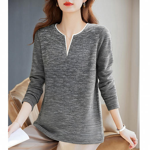 高端品牌女士t恤秋季大码V领打底衫新款女装高级洋气长袖妈妈上衣 商品图1