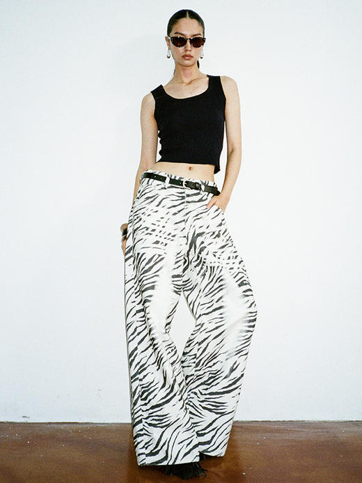 TR她热 都市游牧 黑白斑马纹印花复古百搭显瘦休闲阔腿牛仔裤 商品图3