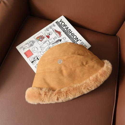 原单Lulu加绒加厚渔夫帽，水桶帽。不惧寒冬，做一个精致的露露女孩。
颜色：黑色，米色，卡其色
尺码：均码 商品图9