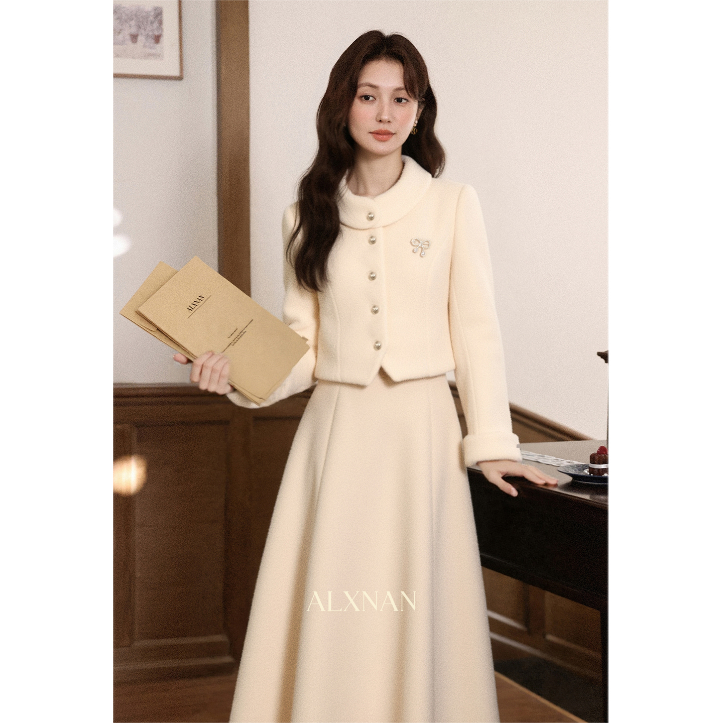 鹿向南「心动季节」杏色短款外套女秋冬新款半身裙两件套时尚套装